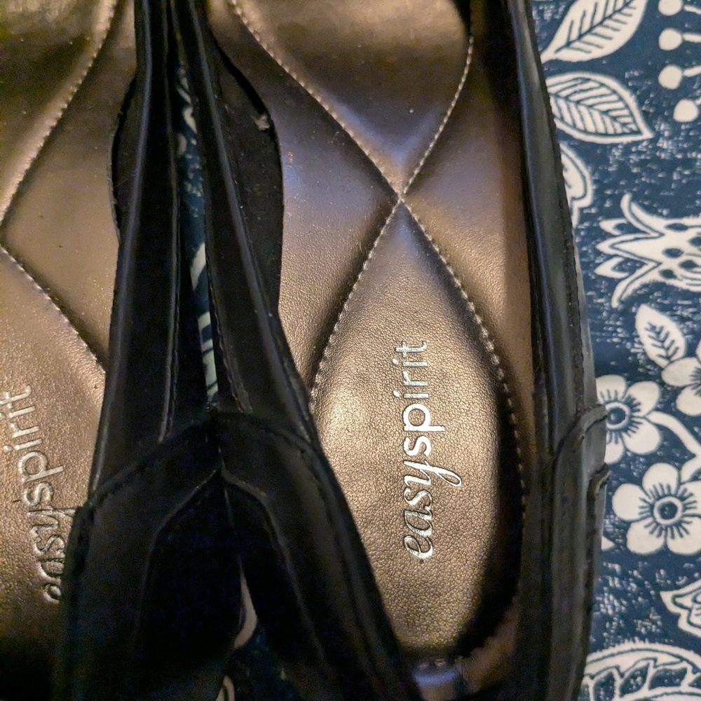 Shoes - Picture 2 of 4